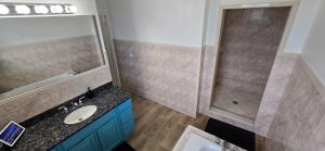 Ένα μπάνιο στο Rent W Palm Beach