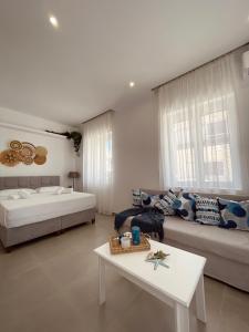 Ένα ή περισσότερα κρεβάτια σε δωμάτιο στο Kyma Luxury Suite
