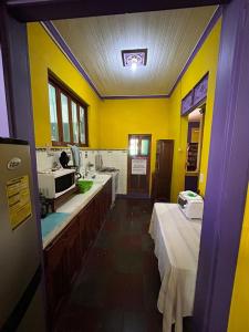 Una cocina o zona de cocina en Casa Romano Hostel