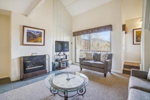a living room with a fireplace and a tv at Three bedroom condo, Ski home Whiffletree E7 in Killington