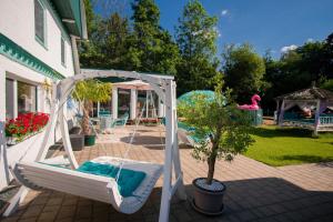 Bazén v ubytování Boutique-Hotel Art Zone Ranch nebo v jeho okolí