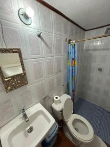 Un baño de Casa Romano Hostel