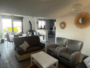 Posezení v ubytování Luminosa casa en Pedreña