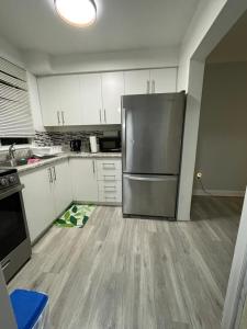 Η κουζίνα ή μικρή κουζίνα στο Toronto Room with Balcony - Midtown