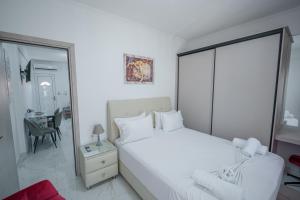 A bed or beds in a room at Maria's Home