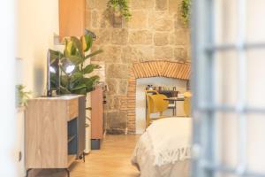 a room with a bed and a table with a chair at A casa di Fedora in Viterbo