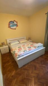Katil atau katil-katil dalam bilik di Apartmani Marija