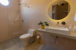 a bathroom with a toilet and a sink and a shower at Nueva Apartasuite de lujo in Santa Marta +25 photos