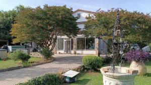 Κήπος έξω από το Hébergement indépendant avec parking privé dans villa