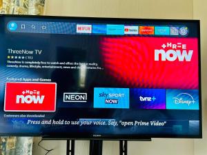 TV a/nebo společenská místnost v ubytování Tranquil Haven Retreat