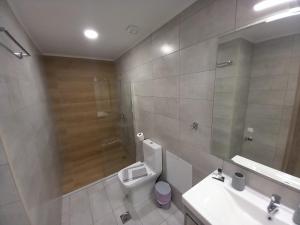 Koupelna v ubytování THALASSA ALMYROS APARTMENTS