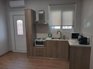 Kuchyň nebo kuchyňský kout v ubytování THALASSA ALMYROS APARTMENTS