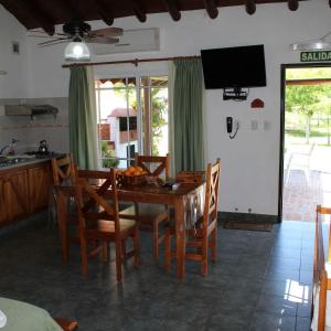a kitchen and dining room with a table and chairs at Cabañas La Vieja Chacra in Federación