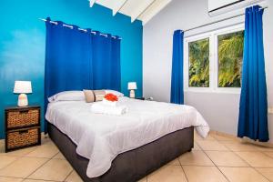 Postel nebo postele na pokoji v ubytování Beach Life Apartments + 37 fotografií