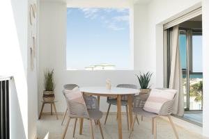 a dining room with a table and chairs at LAN Suites Antilla Playa in La Antilla
