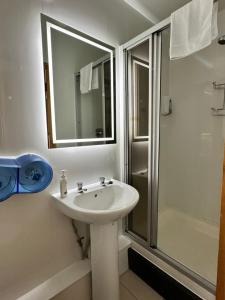 Ванная комната в Malahide Guest Rooms