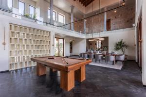 Τραπέζι μπιλιάρδου στο Luxury and Private Villa La Loma by VIATO