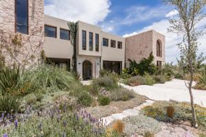 Κήπος έξω από το Luxury and Private Villa La Loma by VIATO