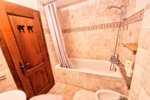 Vannituba majutusasutuses LOVErbier with pool, best location!