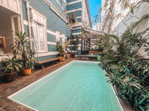 a swimming pool in the middle of a building with plants at Casa Tuxi in Rio de Janeiro