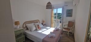 Ένα ή περισσότερα κρεβάτια σε δωμάτιο στο Appartement clim, parking, wifi