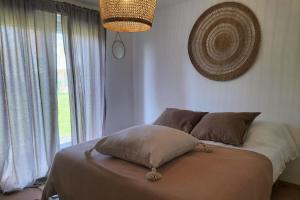 Ένα ή περισσότερα κρεβάτια σε δωμάτιο στο Beautiful apartment with garden