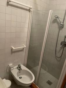Ένα μπάνιο στο Casa delle Rose-Appartamento Inge +15 φωτογραφίες