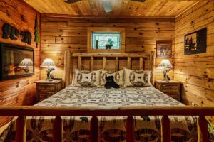 a bedroom with a bed in a log cabin at Miss BeeHaven in Sevierville
