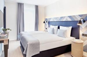 En eller flere senge i et værelse på 3-Raum-Ferienwohnung ohne Meerblick