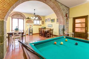 Biliár nebo kulečník v ubytování Fattoria Le Giare Agriturismo