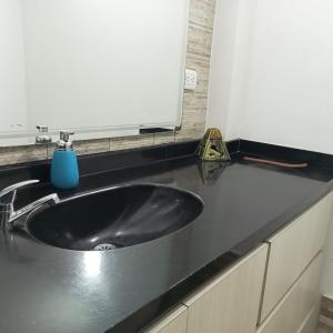 Kuchyň nebo kuchyňský kout v ubytování Habitación cerca Parque Simón Bolívar Aeropuerto Movistar Arena