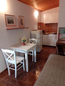 Kuchyň nebo kuchyňský kout v ubytování Apartments by the sea Pag - 6383