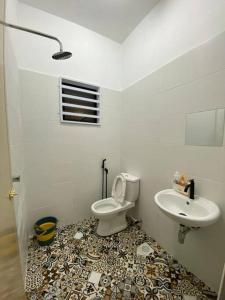 Koupelna v ubytování Homestay AZ + 15 fotografií