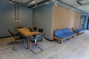 a conference room with a table and a blue couch at Howard Johnson Undici Republica de La Boca in Buenos Aires +56 photos