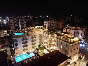 Bazén v ubytovaní Hotel Italia Palace alebo v jeho blízkosti