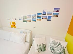 Rúm í herbergi á SUIIAN inn 隨緣民宿恆春小鎮內 國旅卡 可包棟
