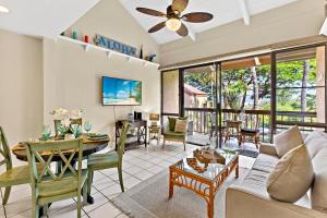 TV a/nebo společenská místnost v ubytování Maui Vista 2413