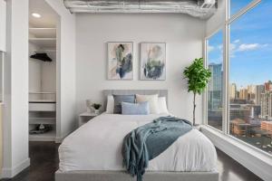 カルガリーにあるStudio Just Steps from Stampede Park, Luxury Livingのギャラリーの写真