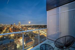 カルガリーにあるStudio Just Steps from Stampede Park, Luxury Livingのギャラリーの写真 +52枚の写真