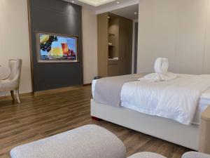 Postel nebo postele na pokoji v ubytování Bole Jing Pin Hotel