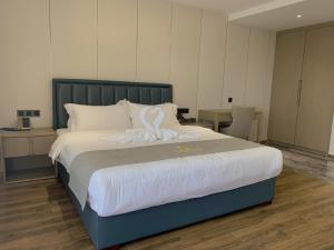 Postel nebo postele na pokoji v ubytování Bole Jing Pin Hotel