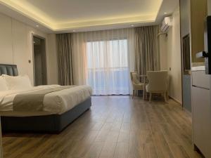 Postel nebo postele na pokoji v ubytování Bole Jing Pin Hotel