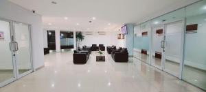 Fuajee või vastuvõtt majutusasutuses TOS Hotel & Convention Center Tangerang Powered by Archipelago
