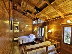 Tree House Lodge