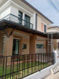 een huis met een balkon met een hek bij PS home โฮมฮักขอนแก่น in Ban Non Sa-at