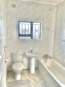 Koupelna v ubytování Coast Haven