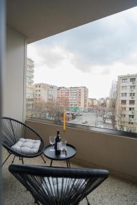 Balkoni atau teres di Central Apartments with City View & Large Balcony