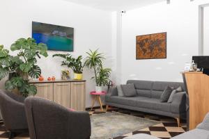 Телевизор и/или развлекательный центр в Homelike Guest house