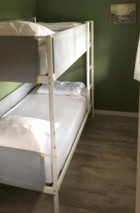 Ένα ή περισσότερα κρεβάτια σε δωμάτιο στο Naomi