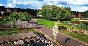 Zahrada ubytování Przy jeziorze - domek na Kaszubach + 14 fotografií